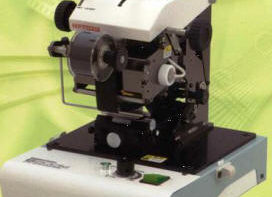 PI-KAS B200M - компактная машинка для нанесения печати на кабель, трубки и ПВХ продукцию: крупный план